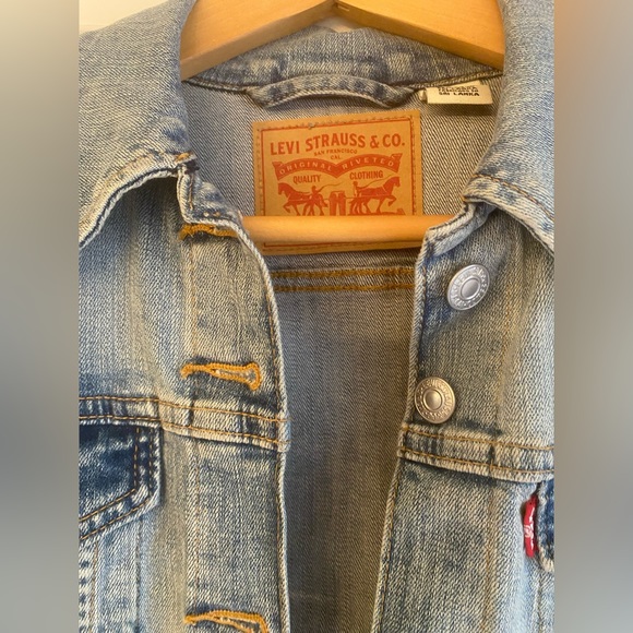 Authentic Levi’s Denim Jacket - Picture 8 of 8